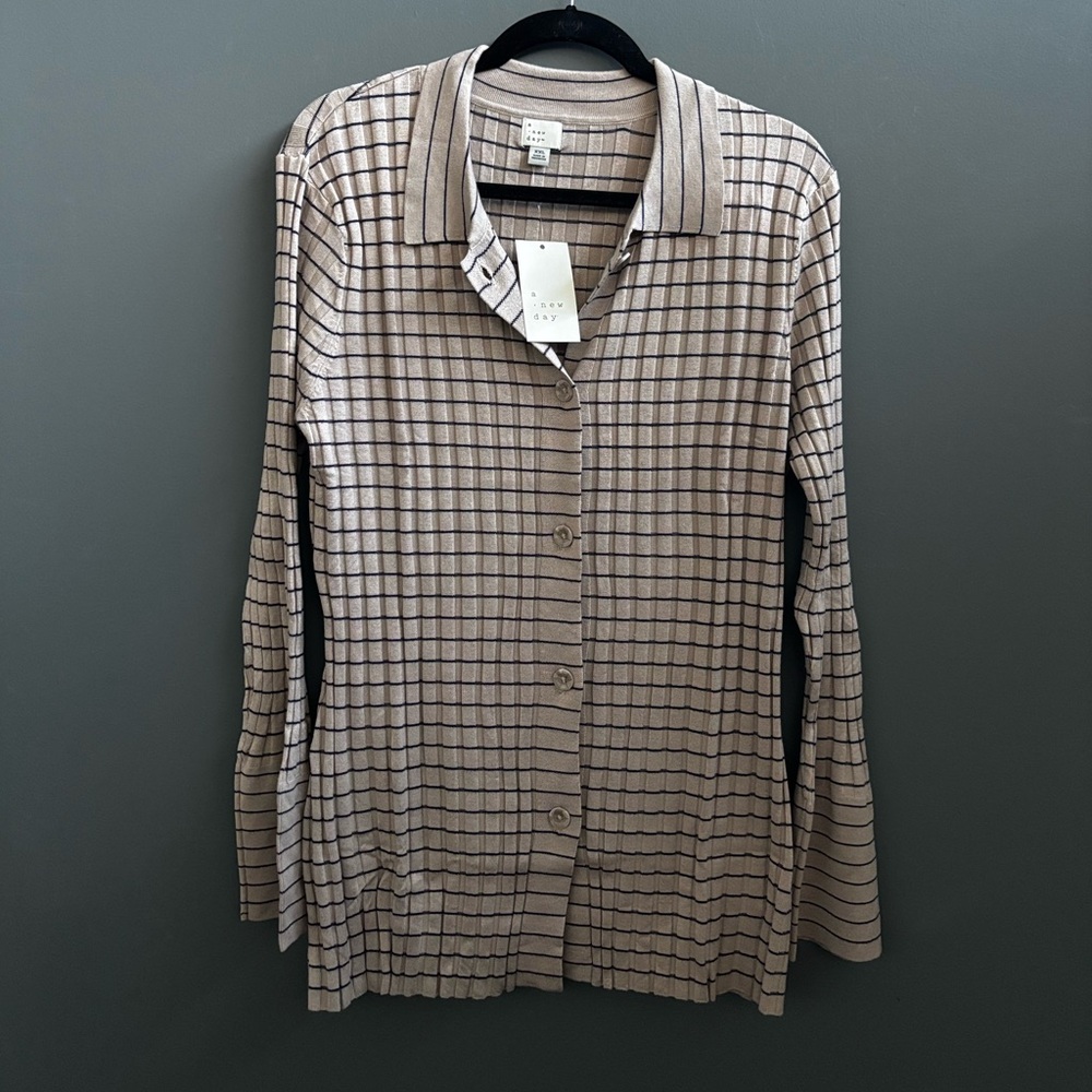 A New Day Tan and Navy Checkered Ribbed Cardigan